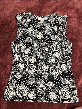 White House Black Market Black & White Floral Sleeveless Tank
